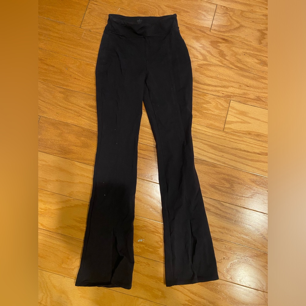 alo yoga flare plants